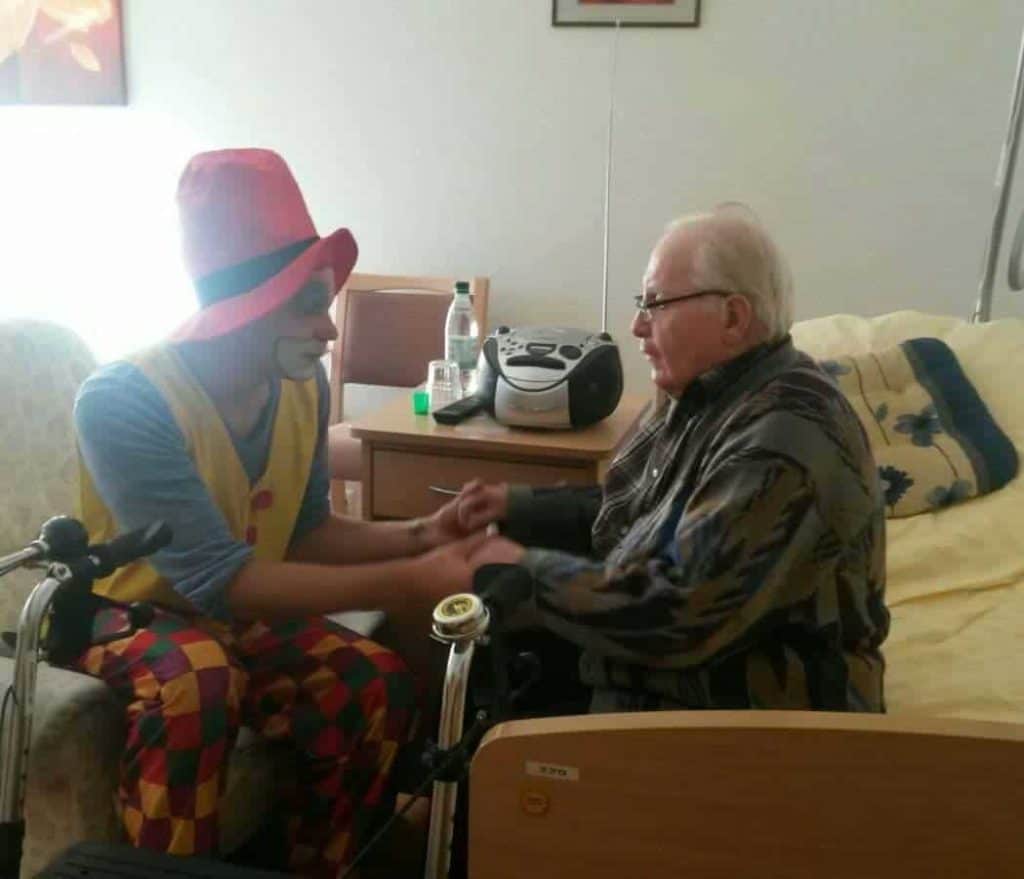 Clown im Seniorenheim