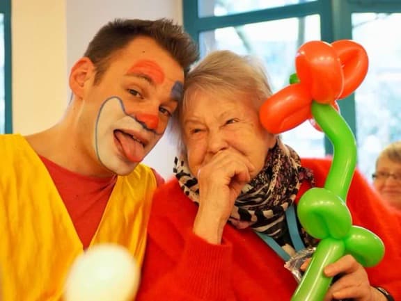 Clown im Seniorenheim