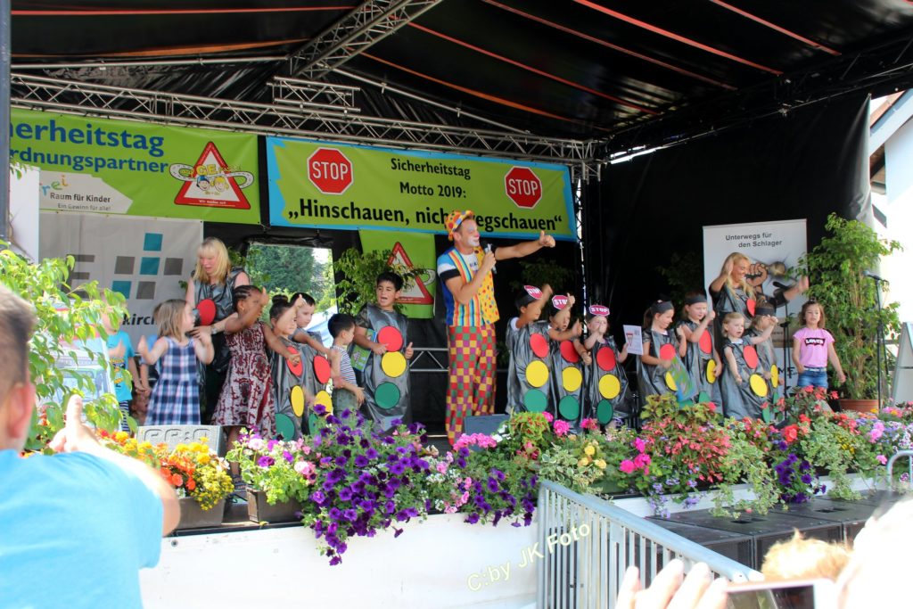 Sicherheitstag 2019 mit Clown Pepe - Auch die Polizei ist auf den Clown gekommen.