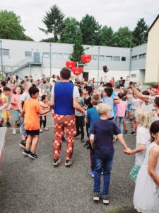 Clown Pepe in Brühl bei der Regenbogenschule