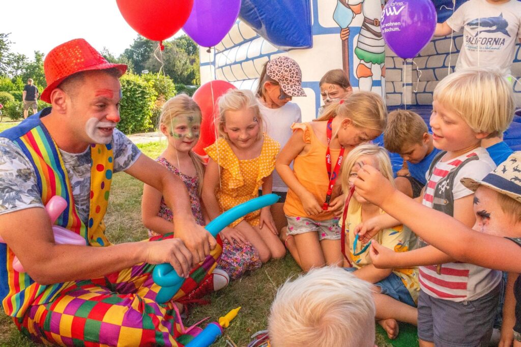 Clown mit Kindern Tirol Geburtstag