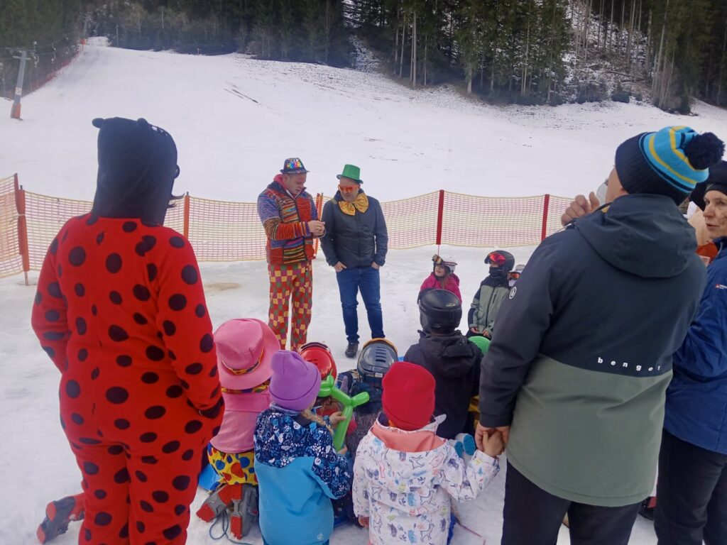 Clown pepe im Einsatz in Tirol. Möchtest du auch einen Clown Buchen, dann freue ich mich über deine Anfrage.