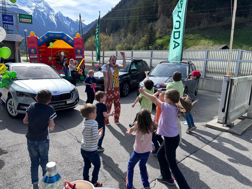 Clown pepe im Einsatz in Tirol. Möchtest du auch einen Clown Buchen, dann freue ich mich über deine Anfrage.