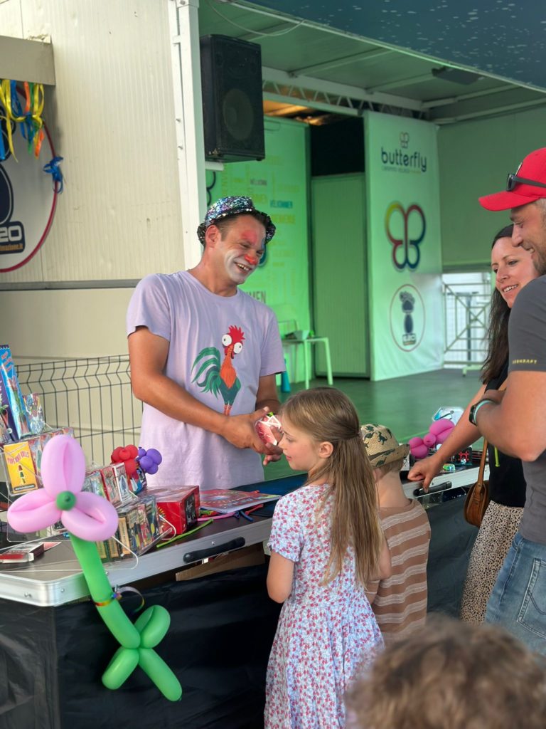 Clown pepe mit Marktstand in Tirol und Italien