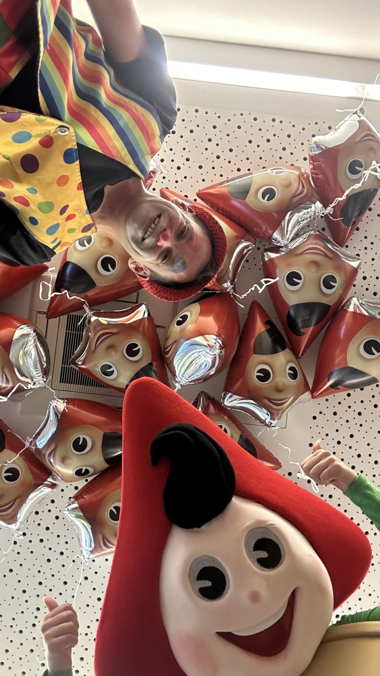 Clown Pepe und der Sparefroh der Sparkasse Kitzbühel